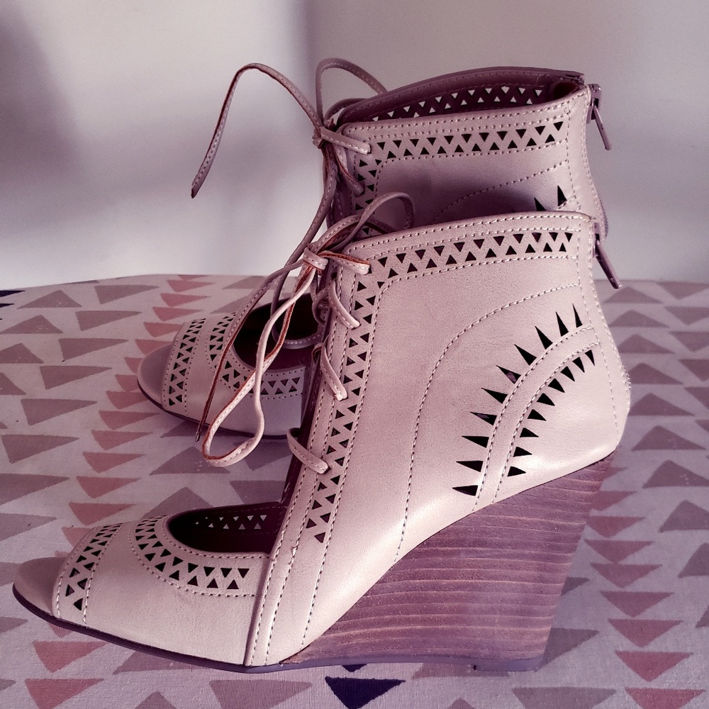 Peep Toe, string up wedge sandals